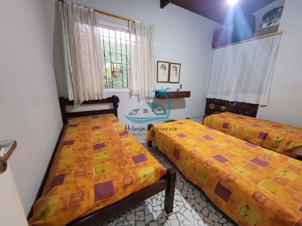Imagem Excelente casa térrea com 5 dormitórios a venda à 200 metros da orla do Itaguá em Ubatuba.