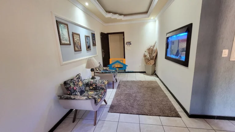 Imagem Casa grande com pontos de Comércio a venda no bairro Veraneio em Santana do Paraíso.