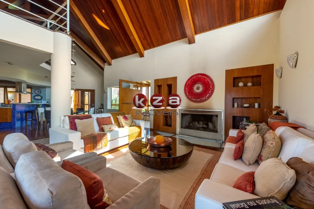 Imagem Espetacular Mansão de Luxo no Condomínio Florestal Clube em Campos do Jordão - 5 Quartos, 5 Suítes, 3 Salas, 7 Banheiros, 13 Vagas - 655m²