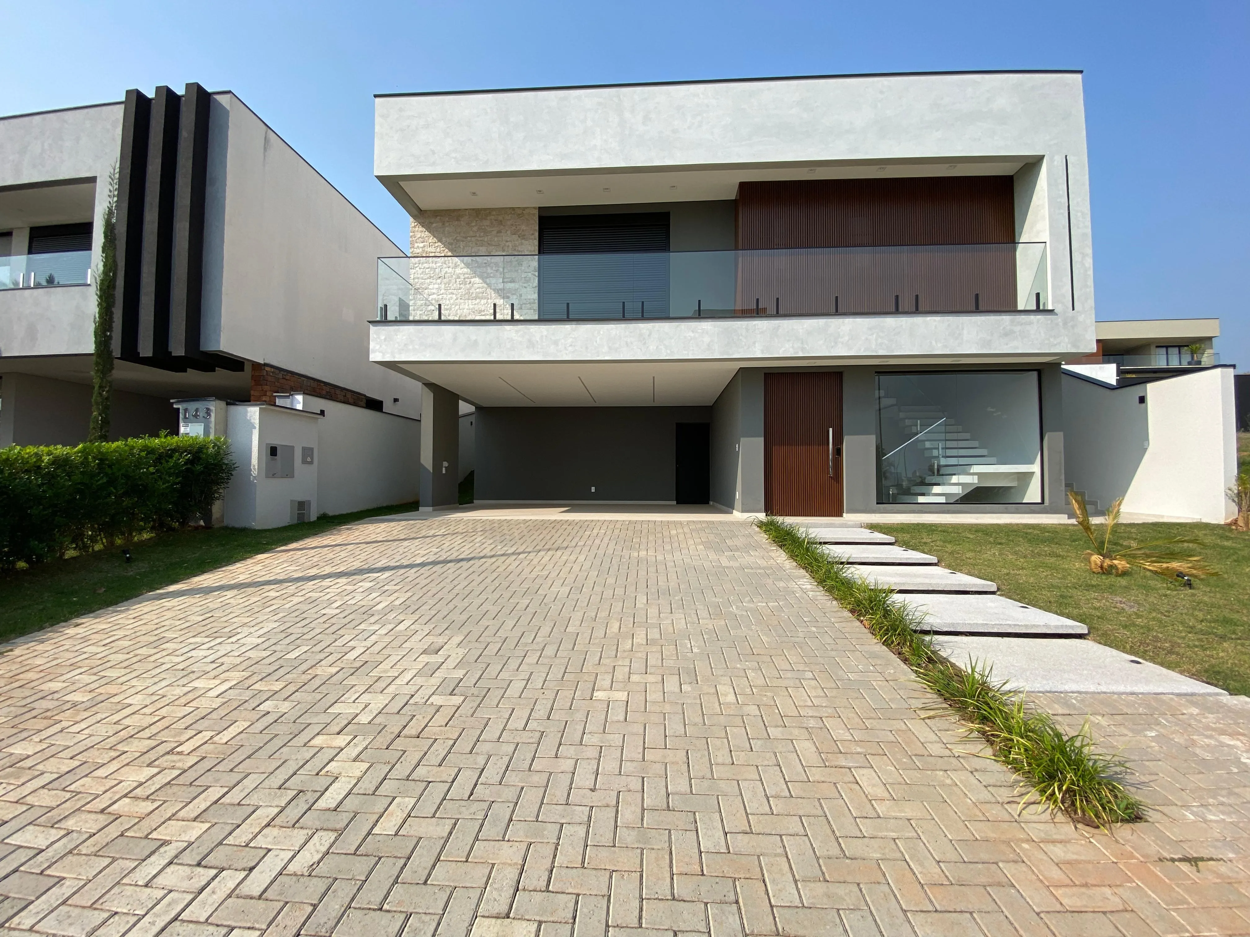 Imagem Residência de Elegância Única: Casa Exclusiva no Alphaville com Design Sofisticado e Área de Lazer Impecável