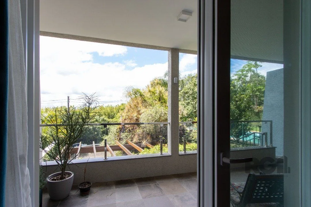 Imagem Sobrado com vista para Rio, 3 quartos, 2 suites, pátio, piscina, vaga para 4 carros - Bairro Vila Assunção