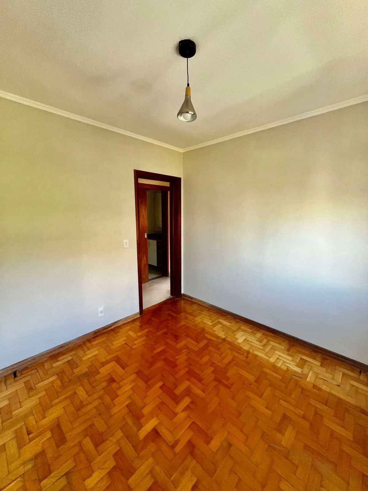 Imagem Apto de 03 dorm, 02 banheiros e dep empregada no coração do Bairro Higienópolis
