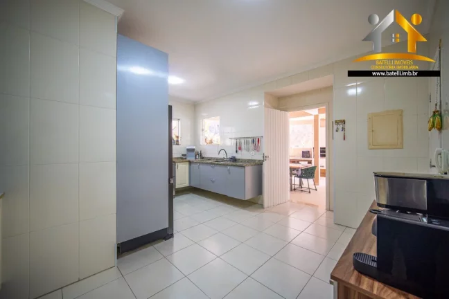 Imagem Casa à venda no condomínio Chácara das Paineiras II na Granja Viana - Batelli Imóveis