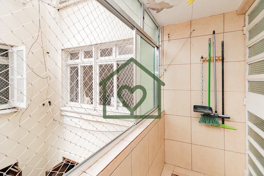 Imagem Apartamento de 3 dormitórios com dependência de empregada, com 89m² privativos, localizado no cha...