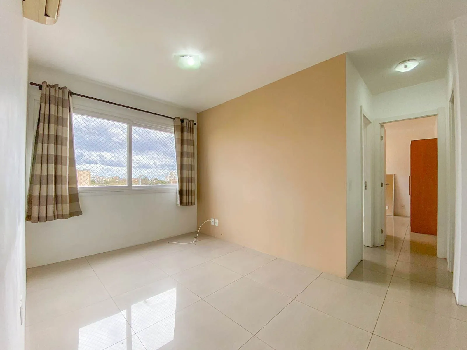 Imagem Apartamentos / 2 Dormitórios / 1 Suíte / 1 Vaga / São Sebastião / Porto Alegre / RS