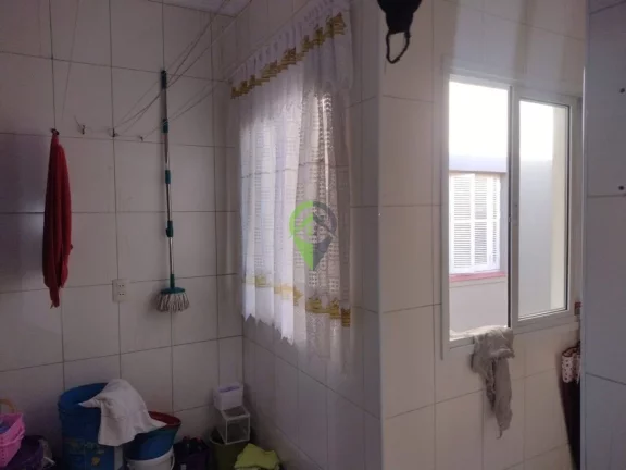 Imagem Casa com 3 quartos, sendo 1 suíte, à venda no Marapé, em Santos - SP