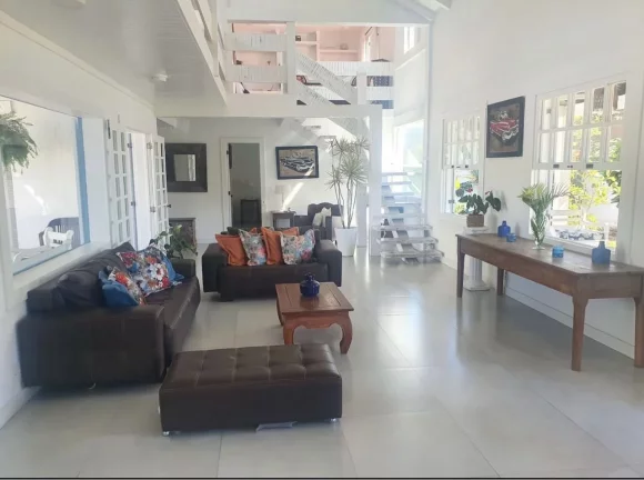 Imagem Linda Casa de Temporada com 6 quartos, sendo 5 suítes em Praia do Canto, Armação do Búzios - RJ