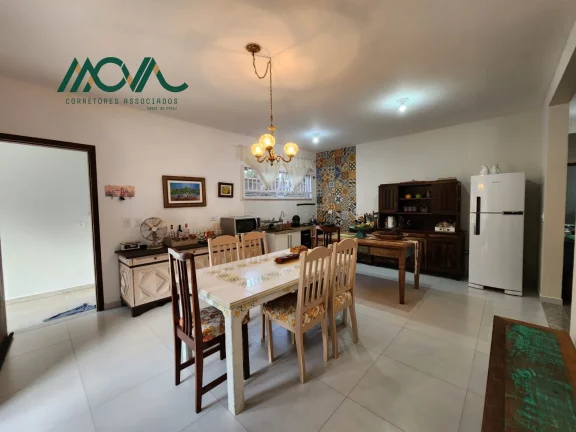 Imagem Casa no Balneário Princesa do Mar - em Itapoá, 3 quartos sendo 01 suíte