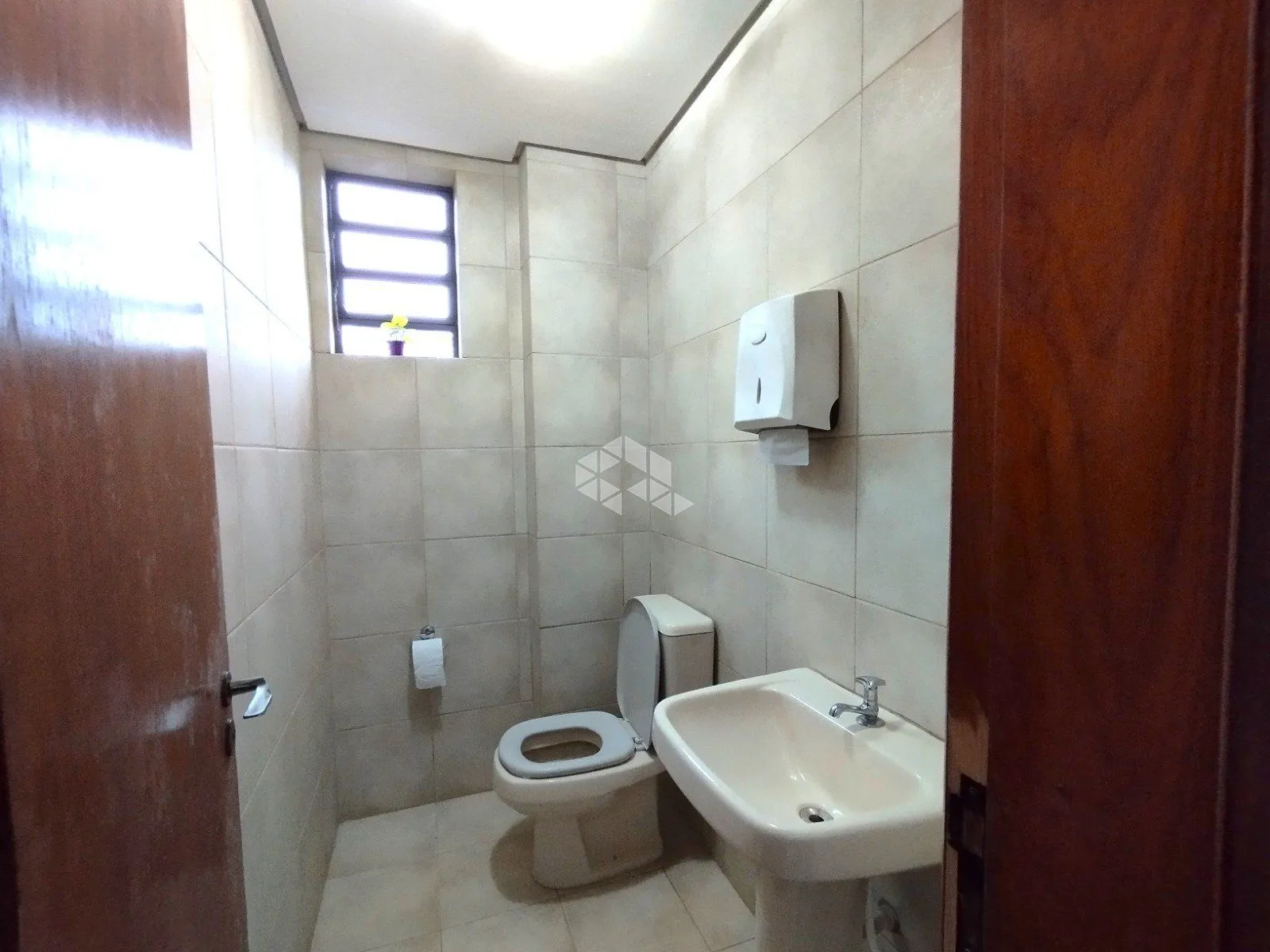 Imagem CONJUNTO COMERCIAL PODENDO FACILMENTE SER TRANSFORMADO EM APTO GARDEN
