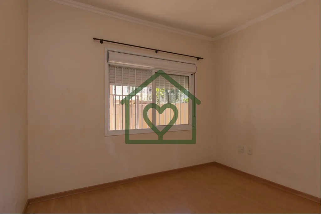 Imagem Casa distribuída em dois andares com cinco dormitórios, quatro banheiros, duas cozinhas, duas sala...