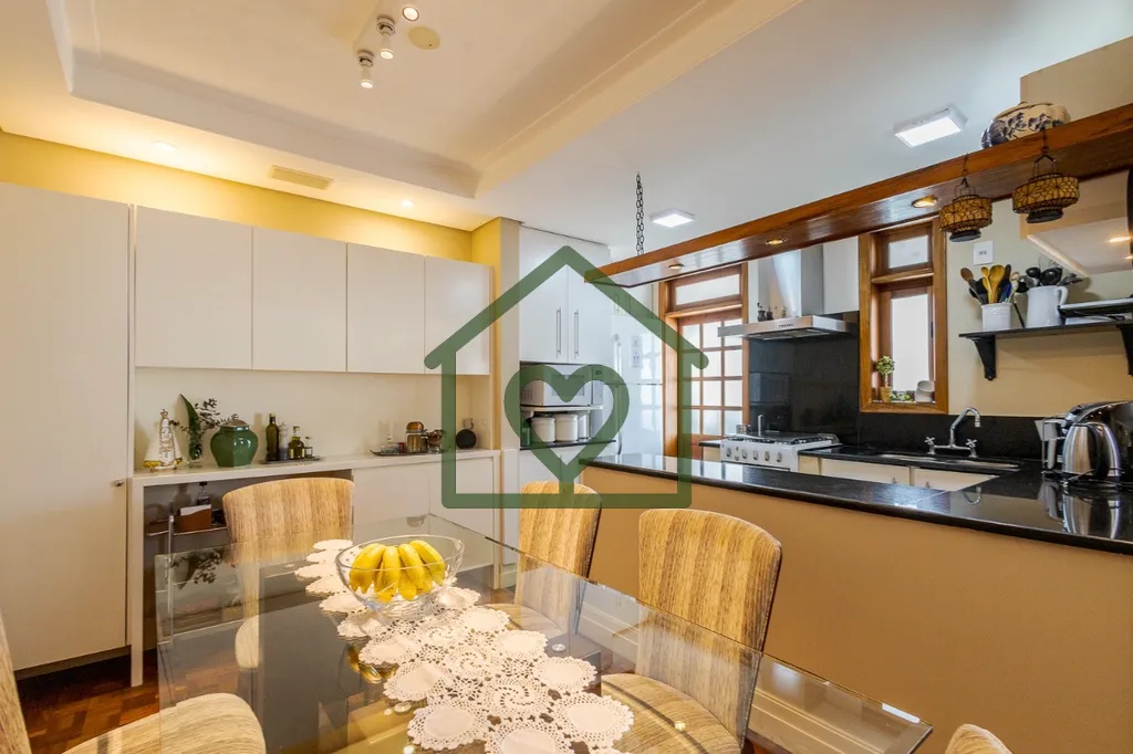 Imagem Apartamento semimobiliado no Jardim Botânico de 2 dormitórios com 105 m² privativos. Imóvel cont...