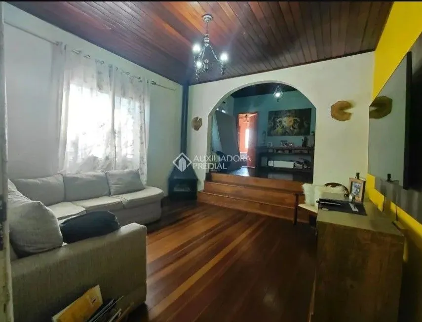 Imagem Casa 3 dormitórios no Bairro Coronel Aparício Borges
