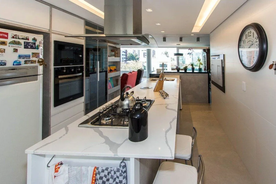 Imagem Cobertura para Venda - 230.43m², 3 dormitórios, sendo 3 suites, 2 vagas - Menino Deus