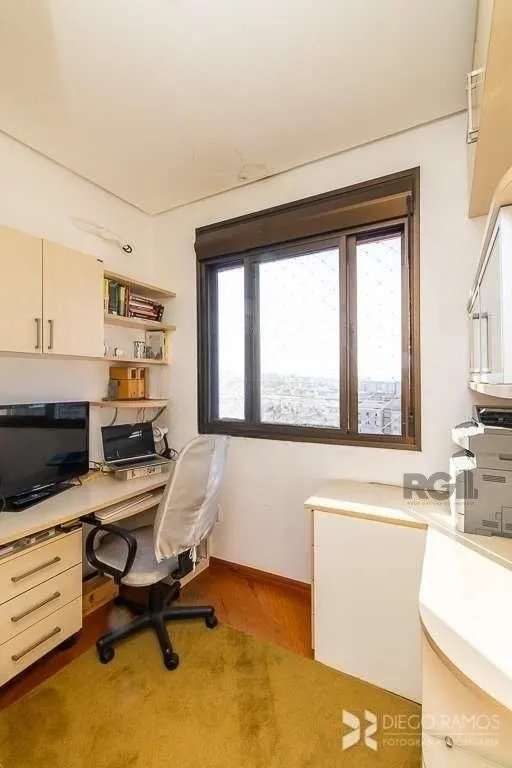 Imagem Cobertura para Venda - 185m², 3 dormitórios, sendo 1 suites, 2 vagas - Petrópolis