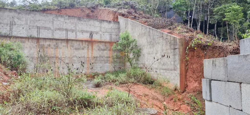Imagem Terreno em Condomínio para Venda em Teresópolis / RJ no bairro Albuquerque