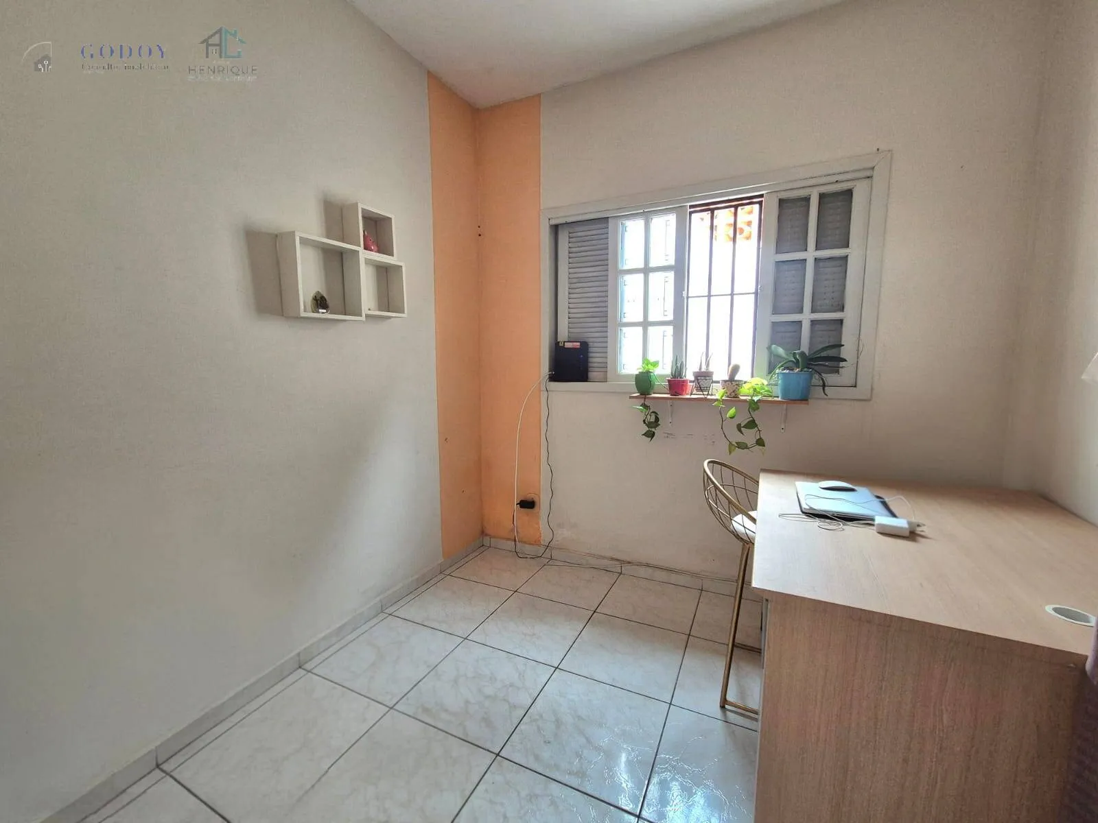 Imagem Sobrado com 4 Quartos e Garagem para 4 Carros