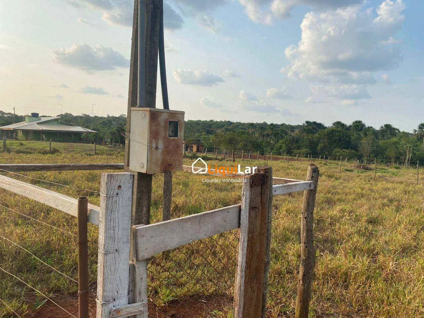 Imagem Chácara com 2 Hectares, Córrego e Dois Tanques de Peixe em Campo Grande/MS