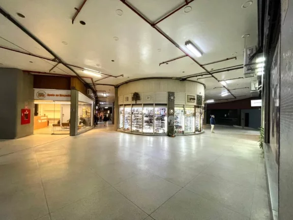 Imagem Apartamento à venda no Copan, República, São Paulo/SP: 3 quartos, sala para 3 ambientes, 3 banheiros, 1 vaga de garagem, 170m² de área.