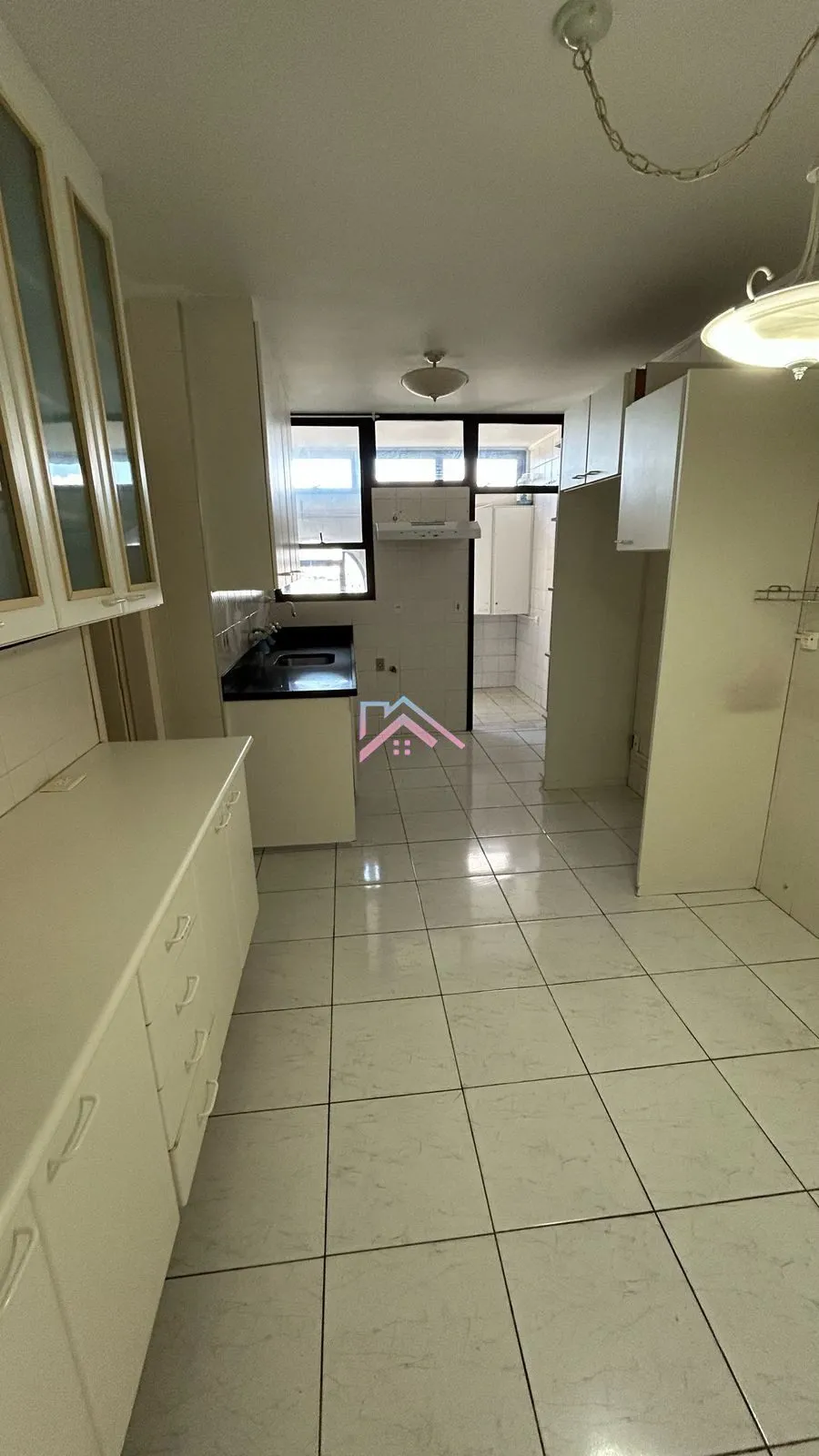 Imagem Apartamento à venda Edifício BBC - área útil 156 m2 com 3 dormitórios sendo 1 suíte / 2 vagas / Cent