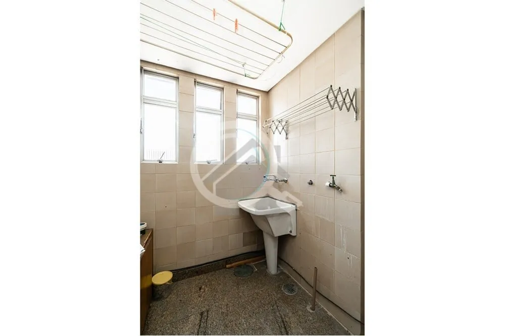 Imagem Excelente Oportunidade para Reforma Amplo apartamento de 232m² localizado na Rua João Abott, no ba...