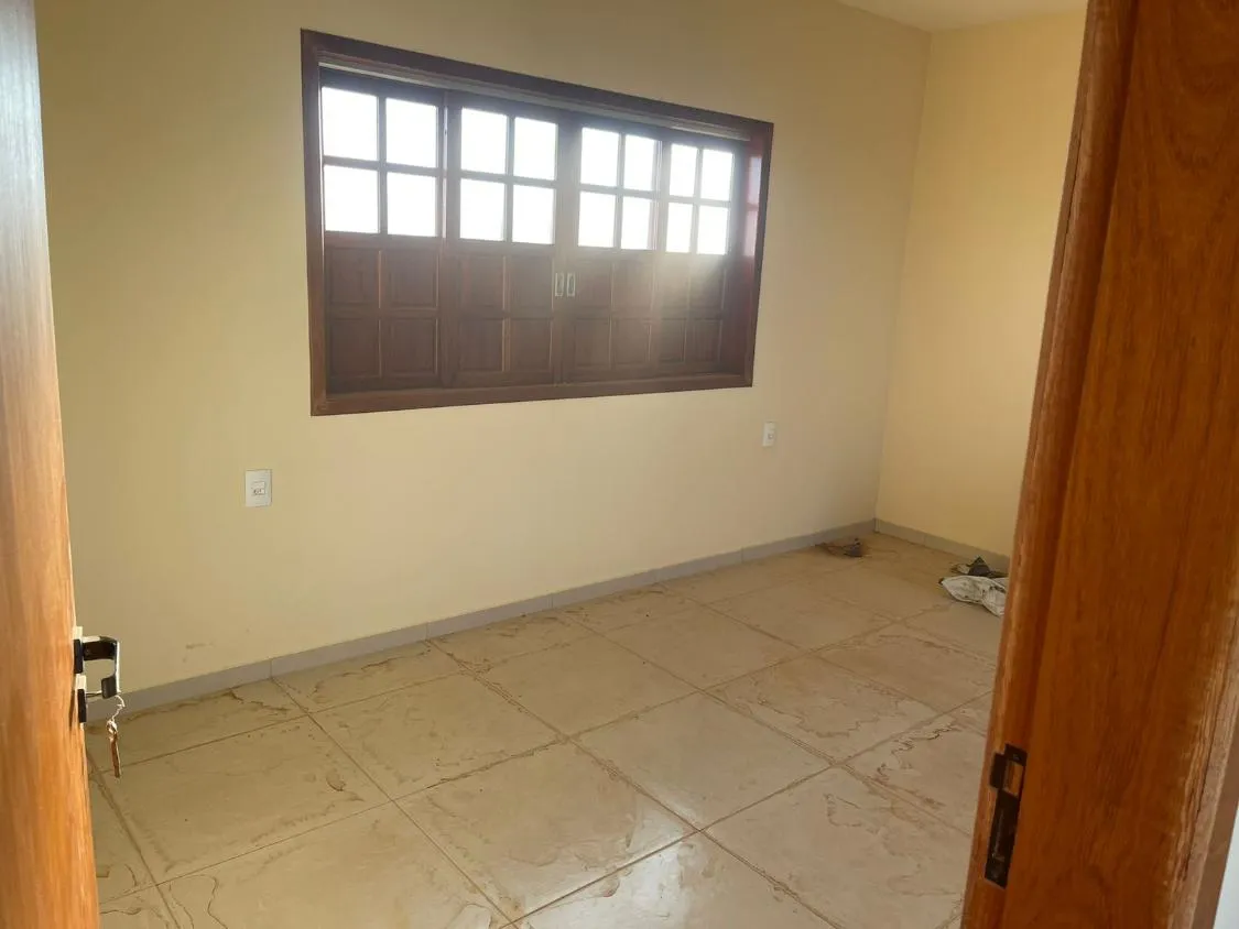 Imagem Vendo uma excelente casa em Crucilândia/MG ( valor 500.000,00 )