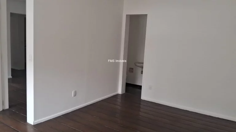 Imagem Conjunto Comercial de Alto Padrão à Venda em Indianópolis, São Paulo-SP: 6 salas, 2 vagas, 80m² de Área!
