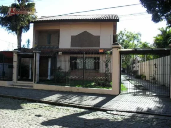 Foto do imóvel No bairro Ipanema, casa de 274 m²,4 dormitórios, suítes, vagas e piscina.