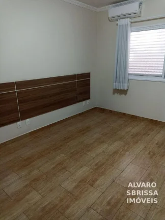 Imagem Linda casa térrea feita pelo atual proprietário. Com piscina. 300m2ac 600m2at. Documentação pronta para financiamento. Climatizada