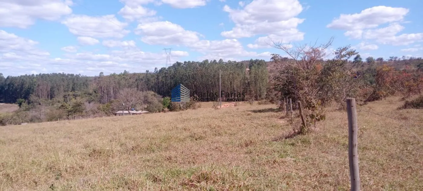 Imagem Sítio para Venda em Cidade Ocidental, Área Rural de Cidade Ocidental, 3 dormitórios, 1 banheiro, 2 vagas