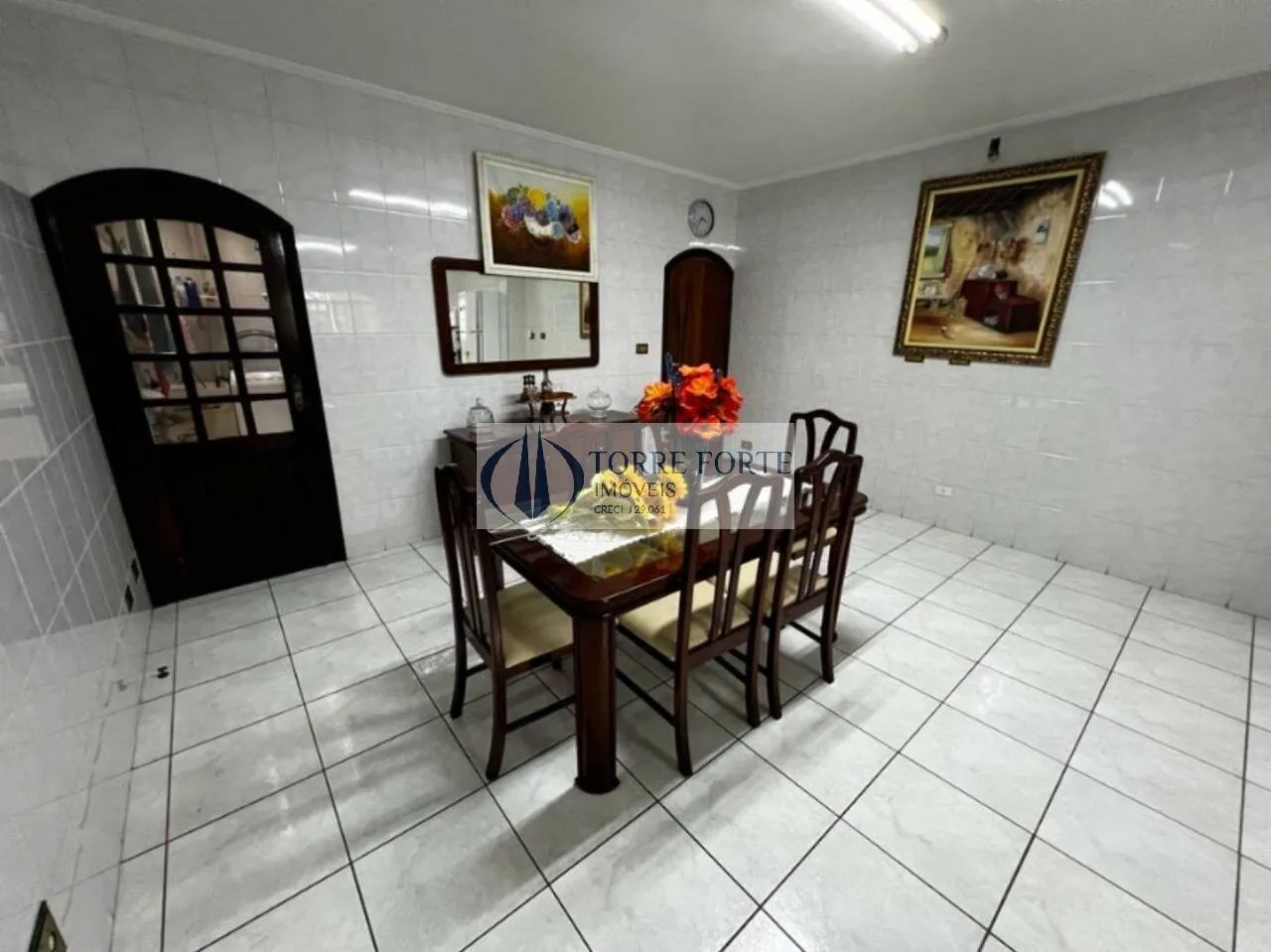 Imagem ótimo terreno com 2 casas com total de 3 dormitórios, 6 vagas de carro
