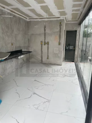 Imagem CASAL IMÓVEIS VENDE CASA TERREA MONTENEGRO BOULEVARD 3 SUÍTES + 6 VGS + PISCINA PRIVATIVA