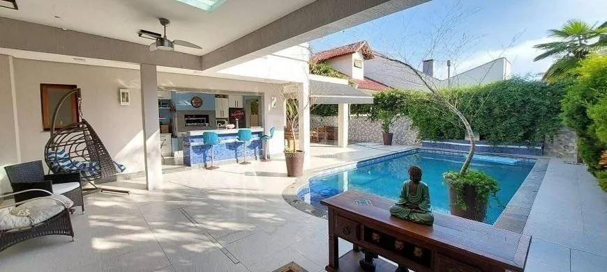 Imagem Excelente casa de 386m² com 04 dormitórios sendo 03 suítes.