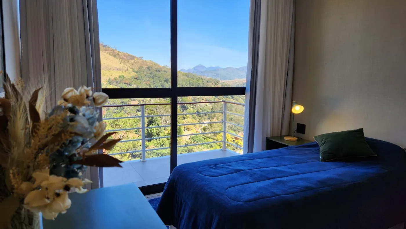 Imagem Casa em Condomínio para Venda em Petrópolis / RJ no bairro Itaipava