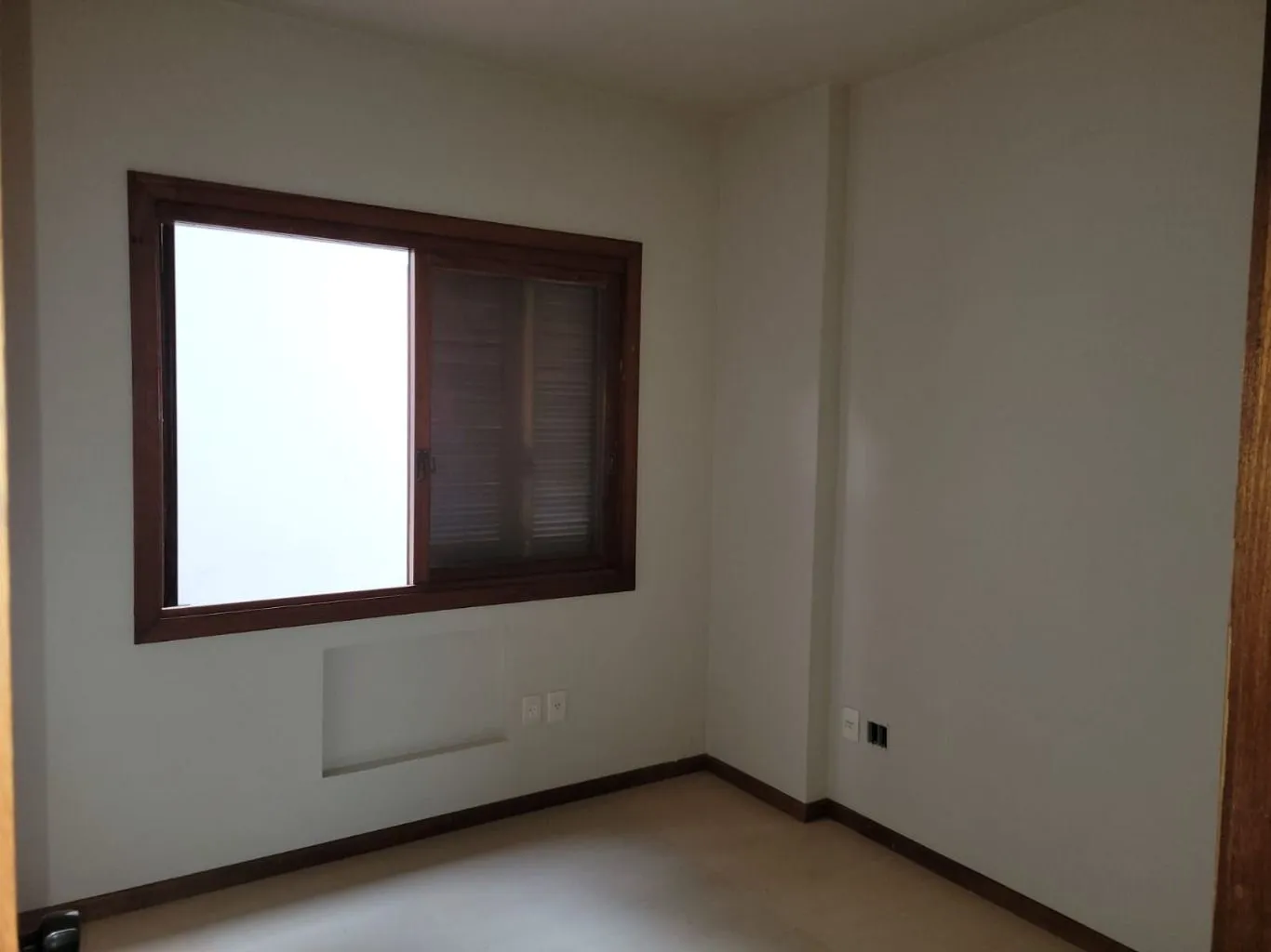 Imagem Apartamento de 3 quartos, suíte e 2 vagas de garagem no bairro Petrópolis em POA
