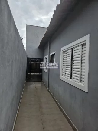 Imagem Casa à venda no bairro Jardim Eldorado, Uberaba - 2 dormitórios, porcelanato e alarme