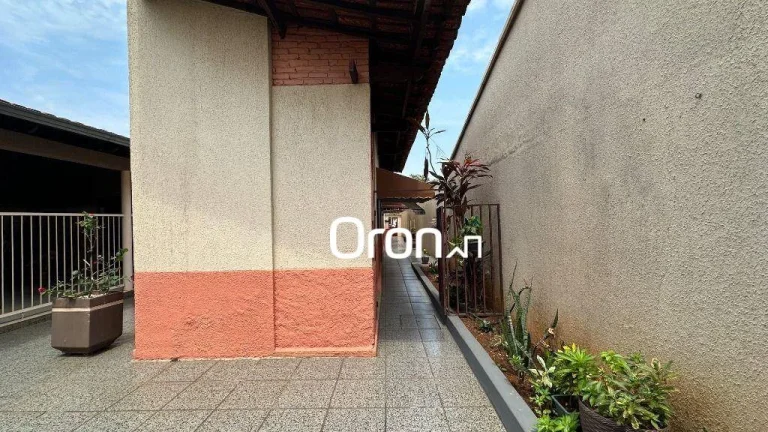 Imagem Sobrado à venda, 414 m² por R$ 1.350.000,00 - Setor Leste Vila Nova - Goiânia/GO
