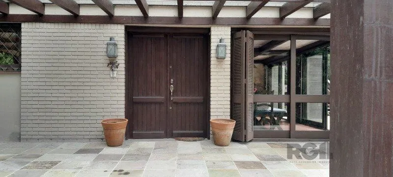 Imagem BELÍSSIMA CASA EM GRAMADO - JUNTO AO LAGO NEGRO
