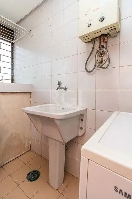 Imagem Apartamento para Venda - 43m², semi mobiliado, 1 dormitório, churrasqueira e 1 vaga de garagem no bairro Partenon