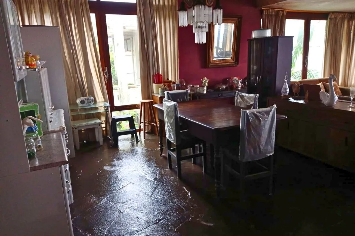 Imagem Casa com 5 dormitórios e 3 vagas no bairro Assunção