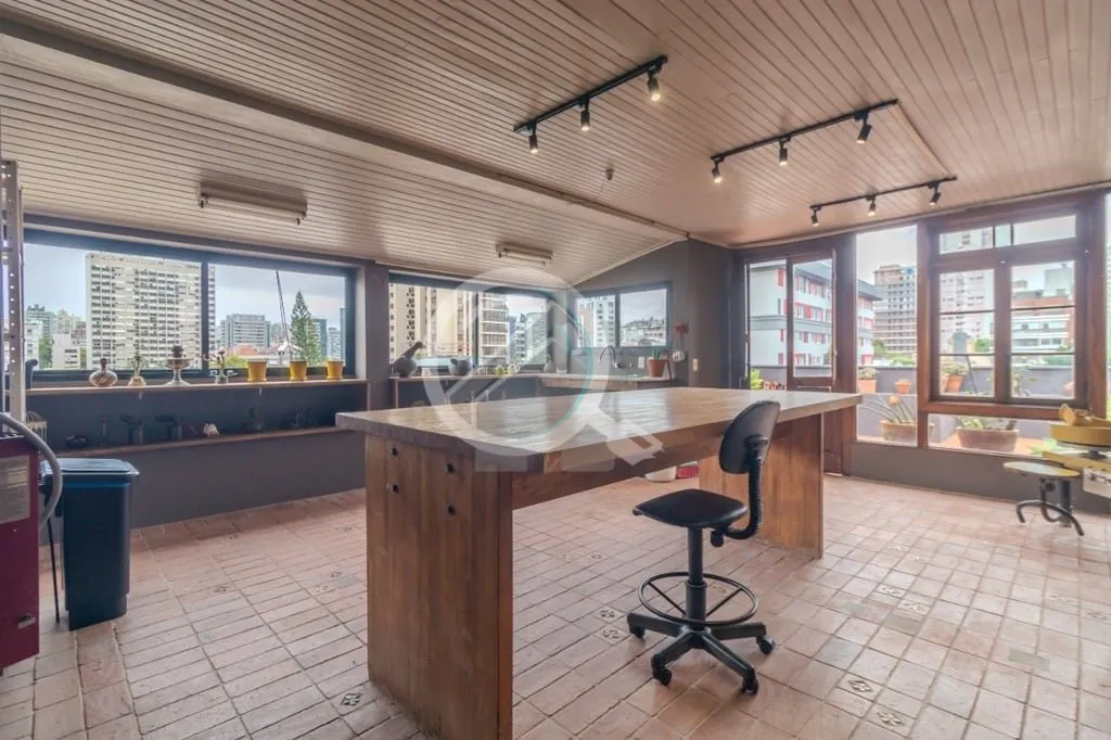 Imagem Cobertura REFORMADA com 191 m², 3 dormitórios transformados em 1 com uma suíte e 1 escritório co...