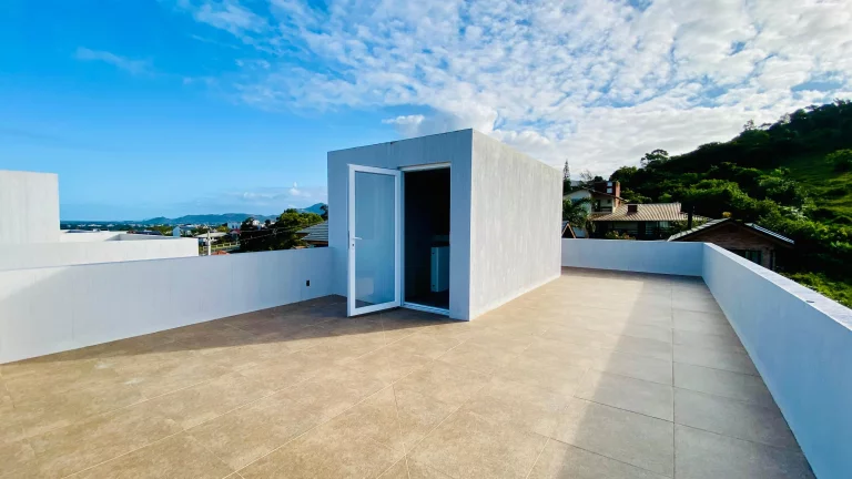 Imagem Casa de Luxo em Garopaba-SC, Ferraz: 2 Suítes, Piscina, Vista Mar, 280m² - Imperdível!