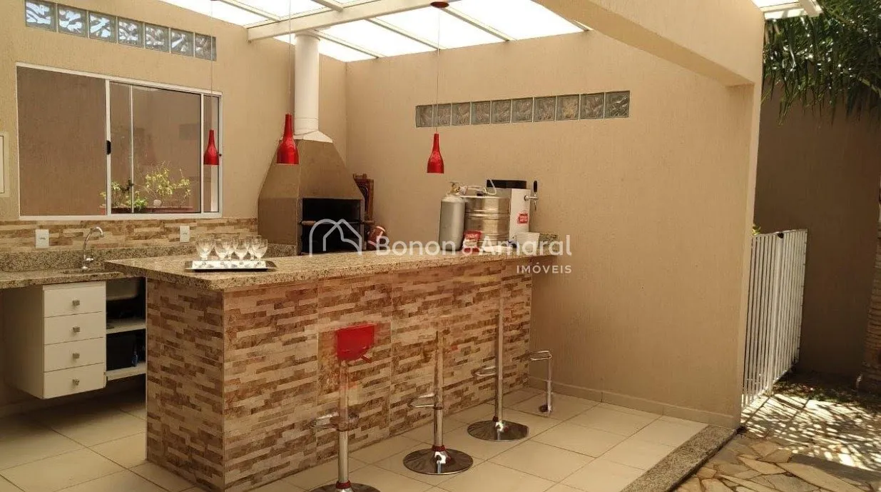 Foto do imóvel Casa Elegante com 3 Suítes e Área Gourmet no Portal do Jequitibá - Valinhos em Estrada do Jequitibá, 999 - Pinheiro, Valinhos - SP