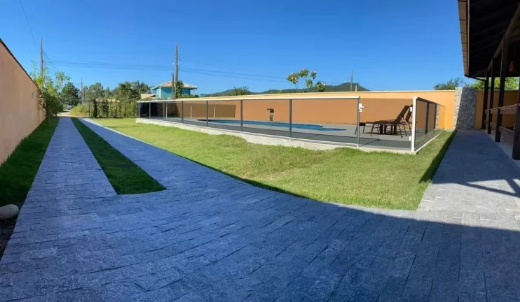Imagem Casa Aconchegante e Mobiliada com Piscina e Área Gourmet em Ibiraquera - Imbituba/SC