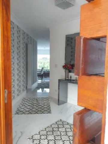 Imagem VENDA DE CASA NO CONDOMÍNIO ARUJÁ COUNTRY CLUB, EM ARUJÁ/SP, 380m² com 3 suítes, área gourmet com churrasqueira, cinema e 4 vagas. CONSULTE-NOS.