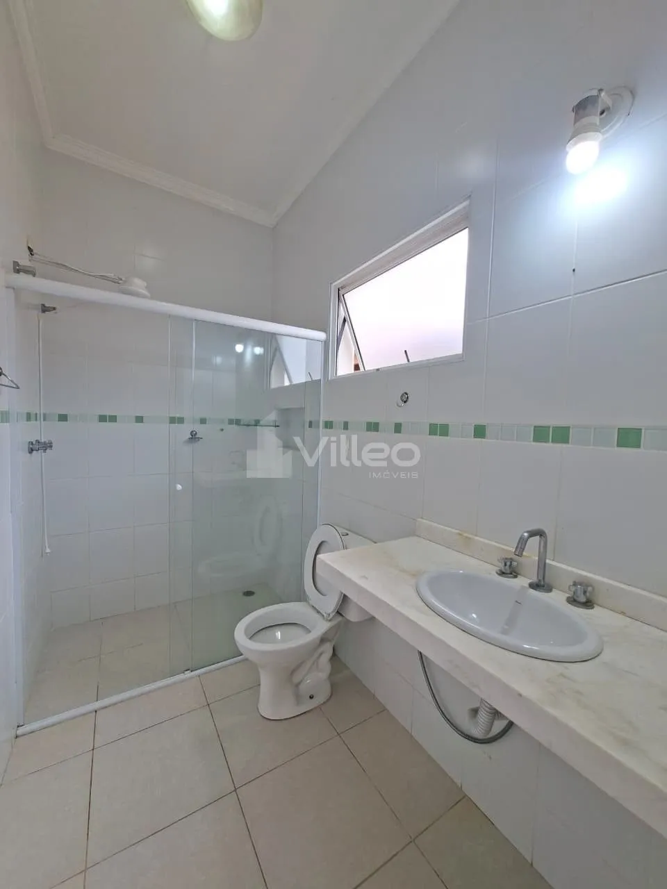 Imagem Venha conhecer e se encantar por essa confortável casa num dos condomínios mais tradicionais de So...