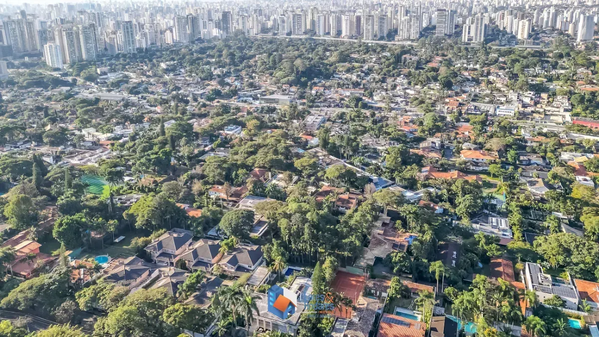 Imagem Casa no condomínio Condomínio Stephanie para venda com 4 quartos, sendo 2 suítes, 315m²