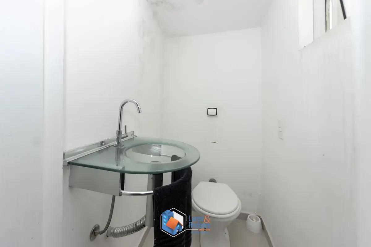 Imagem Sobrado para venda em Vila Zat com 4 quartos, sendo 2 suítes, 300m²