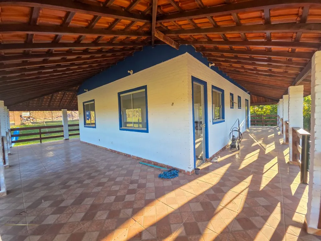 Imagem Casa estilo colonial a venda no condomínio Campo Alegre em Poços de Caldas