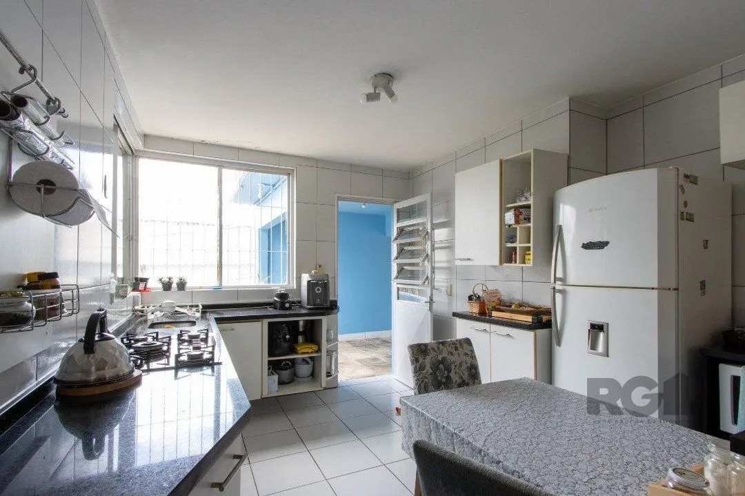 Imagem Casa, 5 dormitórios, sendo 1 suíte, 312m² privativos, 8 vagas - Bairro Vila Nova