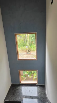Imagem CASA SOBRADO NOVO COM 3 SUITES , SALA DE ESTAR, COZINHA, LAVABO, LAVANDERIA, GARAGEM TOTA MURADA RUA TRANQUILA EM ACABAMENTO